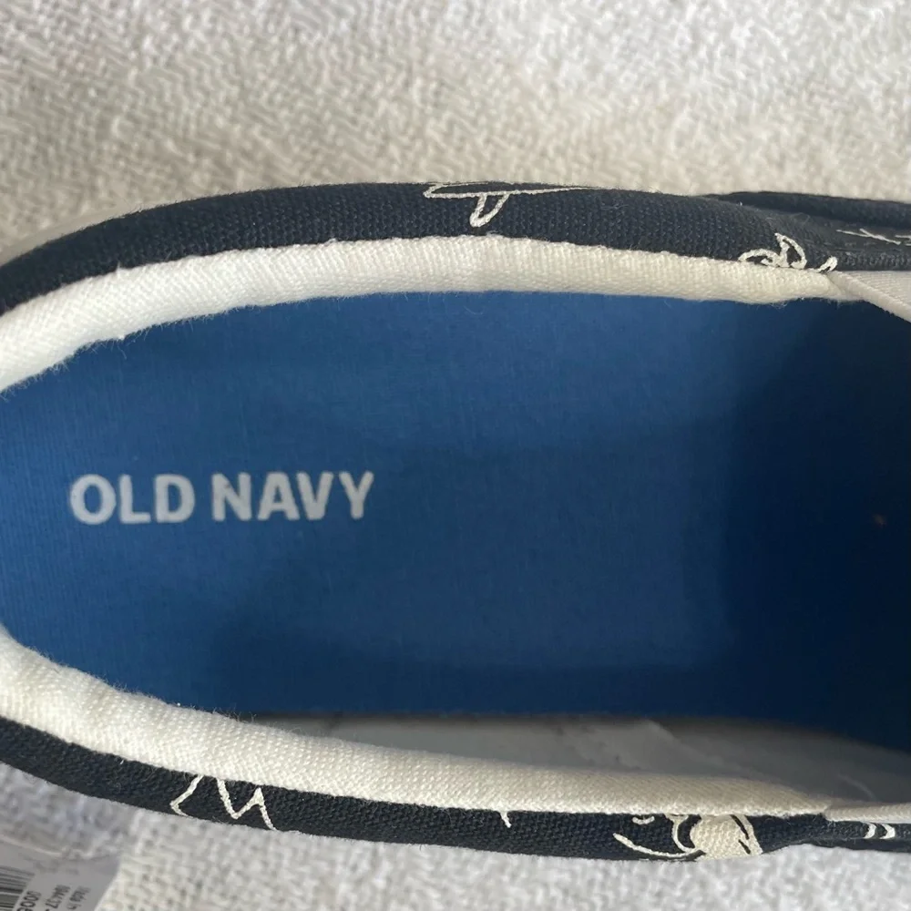 Old Navy Black and White Slip-On Shoes~ Size 5~‎ Summertime